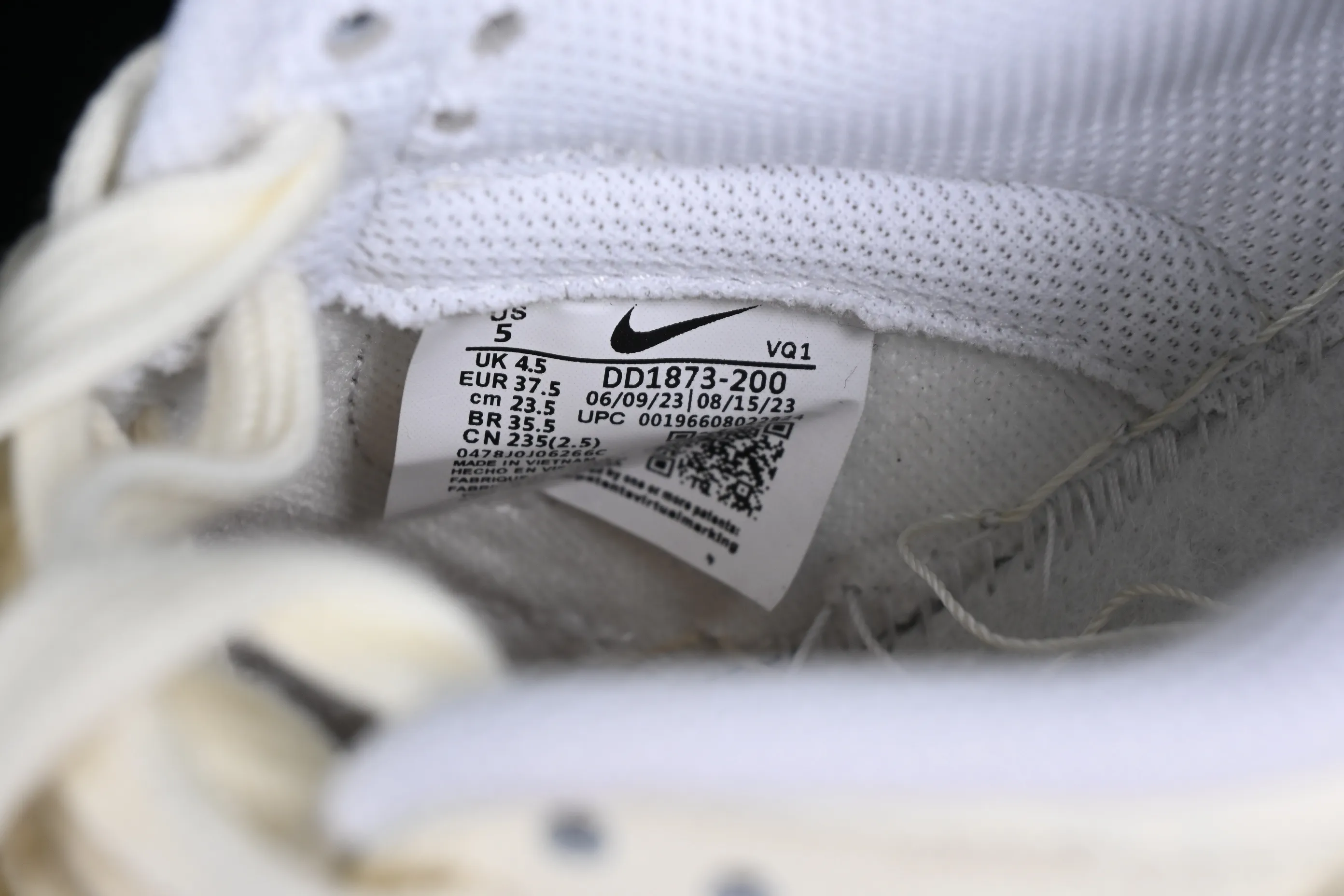 All Categories Nk SB Dunk Series Nk SB Dunk Low Low-top sneakers Nk Dunk Low Troublemaker Doll Soybean Milk Bear Maillard Simple and versatile SB strap low-top casual sneakers DD1873-200